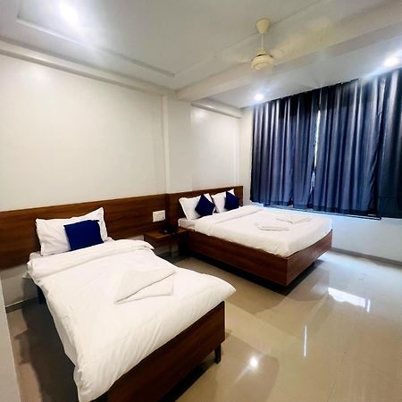 Hotel Sai Smruti シルディ エクステリア 写真