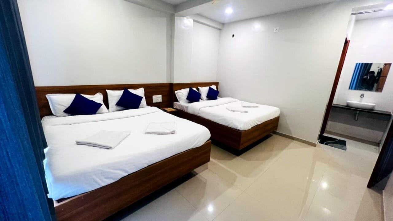 Hotel Sai Smruti シルディ エクステリア 写真